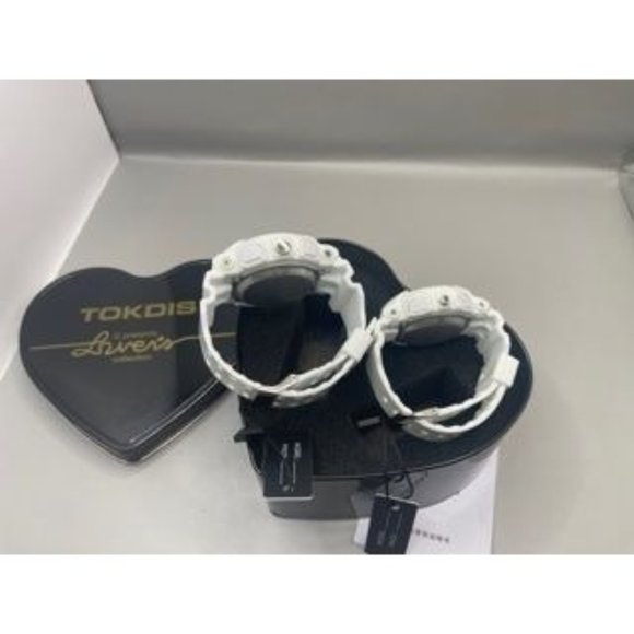 TWO New Watches  FREE Heart Shape DISPLAY CASE - Picture 9 of 11